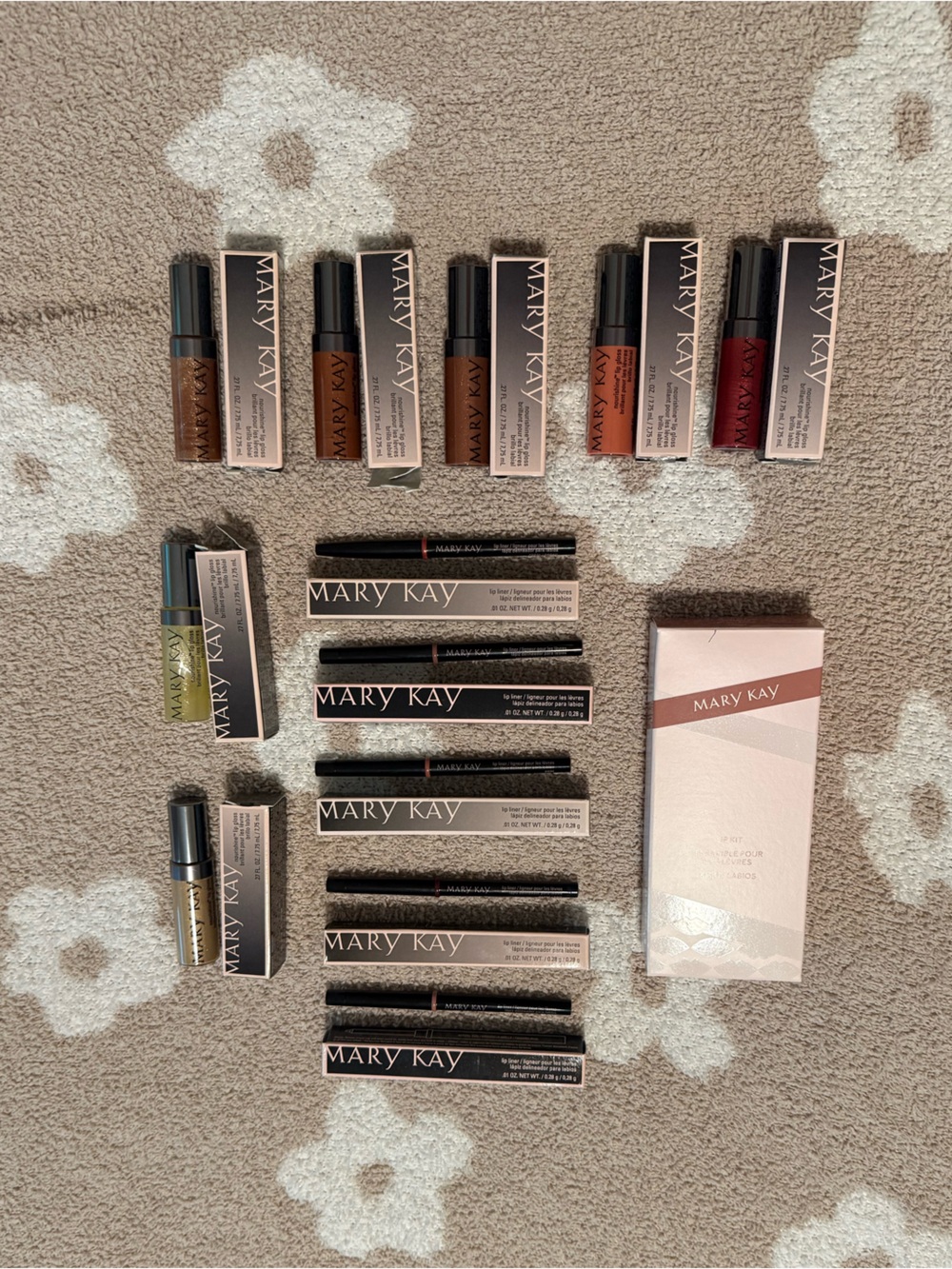NWT Mary Kay Lip Gloss & Liner Bundle